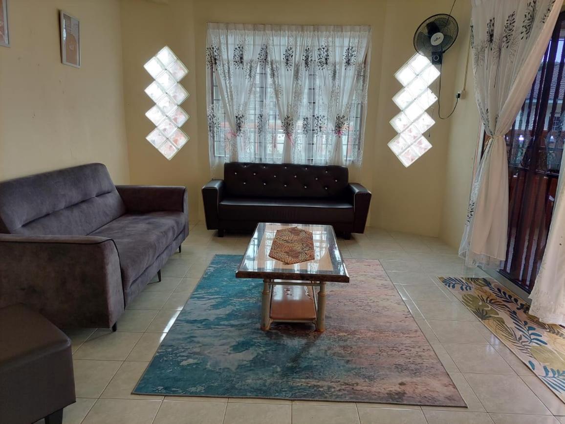 קואנטאן Adeeba Homestay מראה חיצוני תמונה